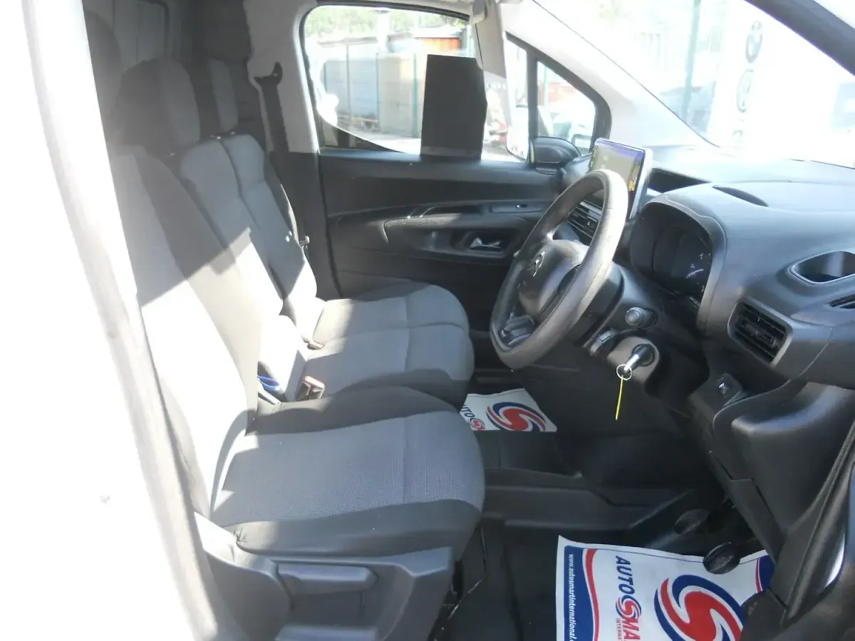 Used Citroën Berlingo 75 HP (55 kW) 2019 White MPV