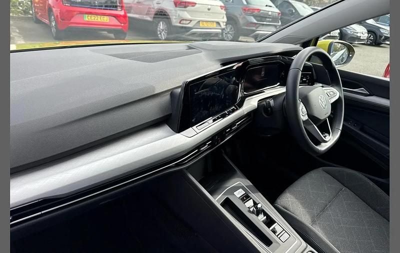 Used VW Golf VIII Life 147 HP (108 kW) 2024 Yellow Hatchback