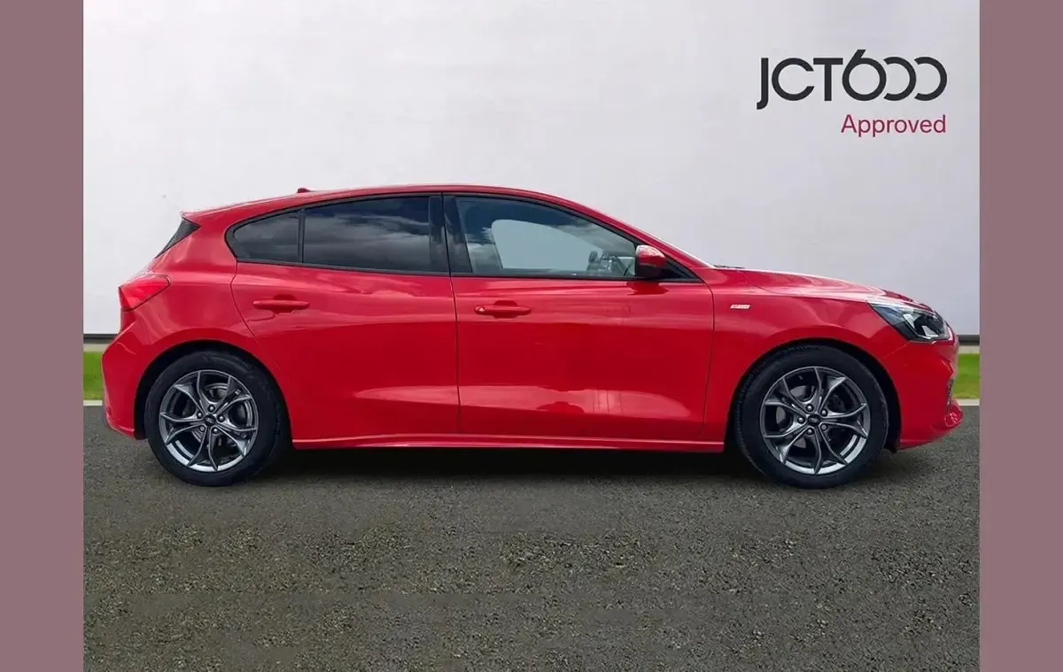 Used Ford Focus ST-Line 117 HP (86 kW) 2020 Red Hatchback