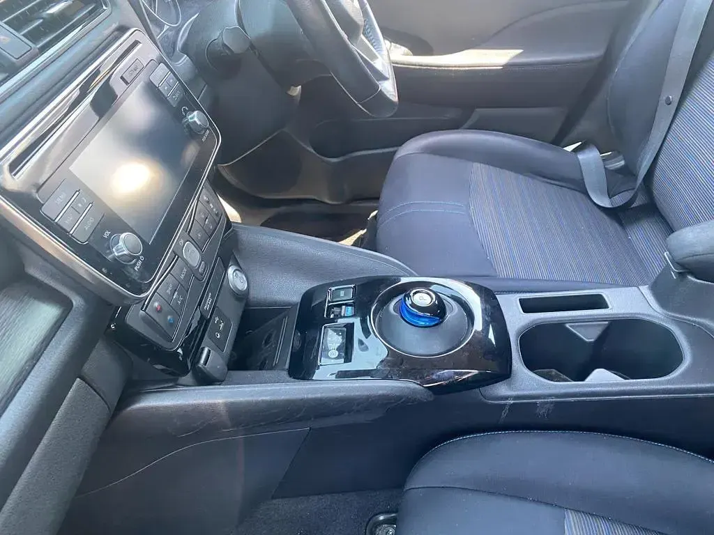 Gebraucht Nissan Leaf Acenta 110 kW (150 PS) 2018 Rot Kleinwagen