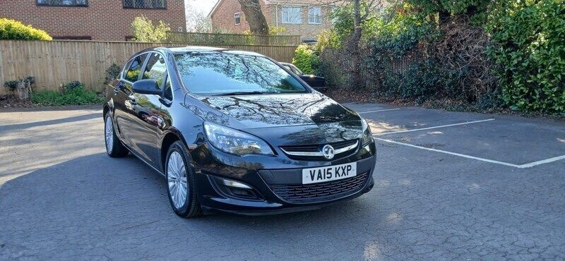 Black Used 2015 Vauxhall Astra Excite Hatchback | £2,995 (Super price) - Image 1/4