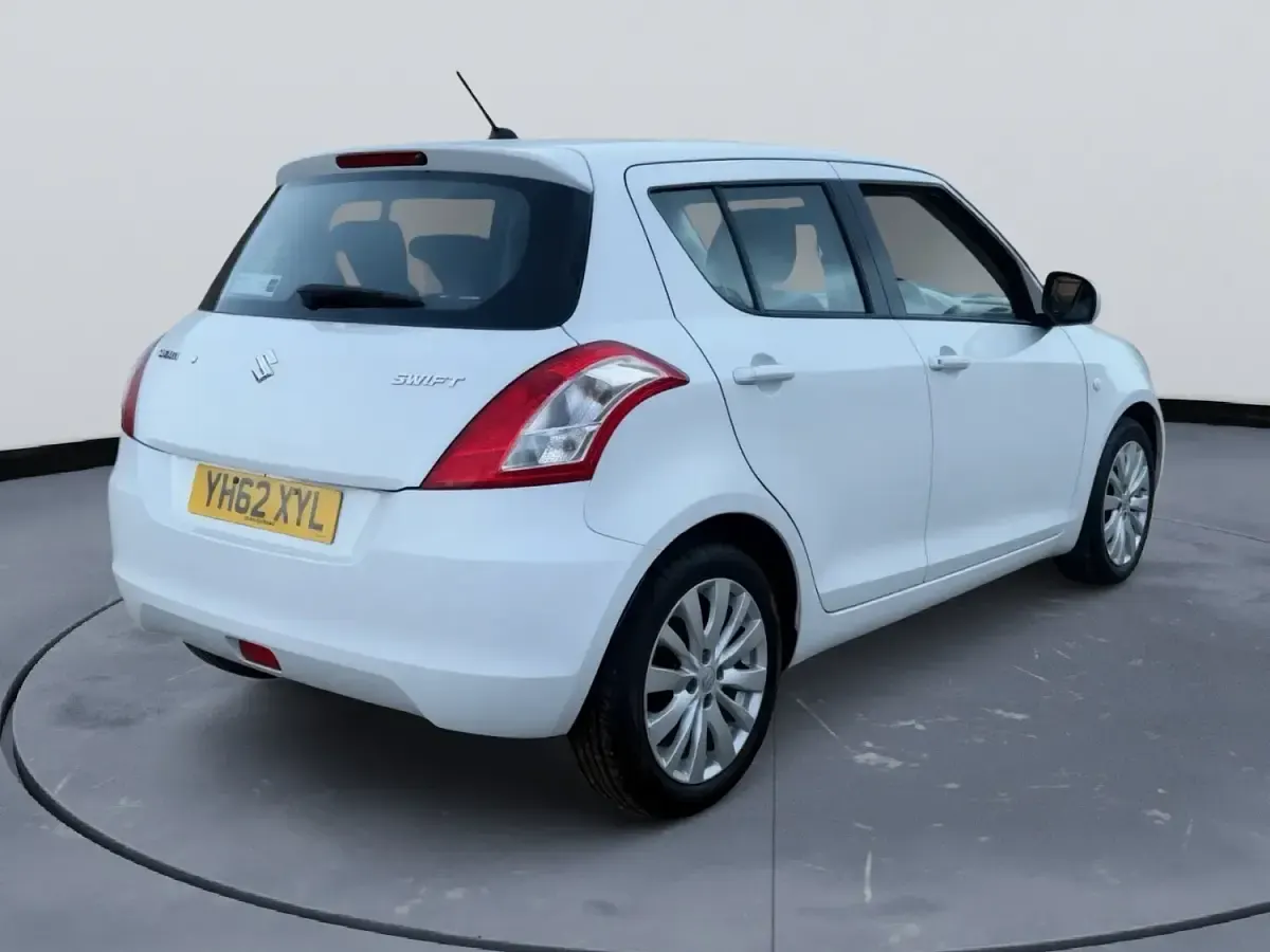 Used Suzuki Swift SZ3 94 HP (69 kW) 2012 White Hatchback