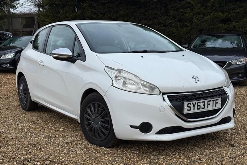 Used Peugeot 208 Access 2013 White Hatchback