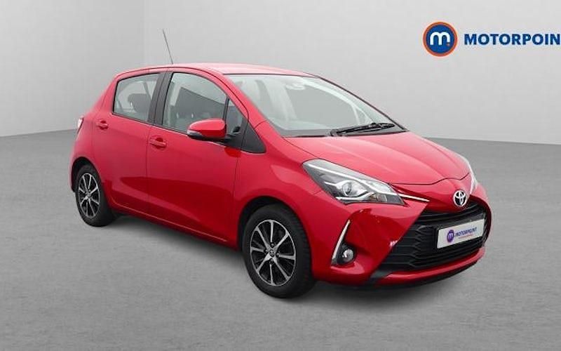 Used Toyota Yaris 111 HP (81 kW) 2019 Red Hatchback