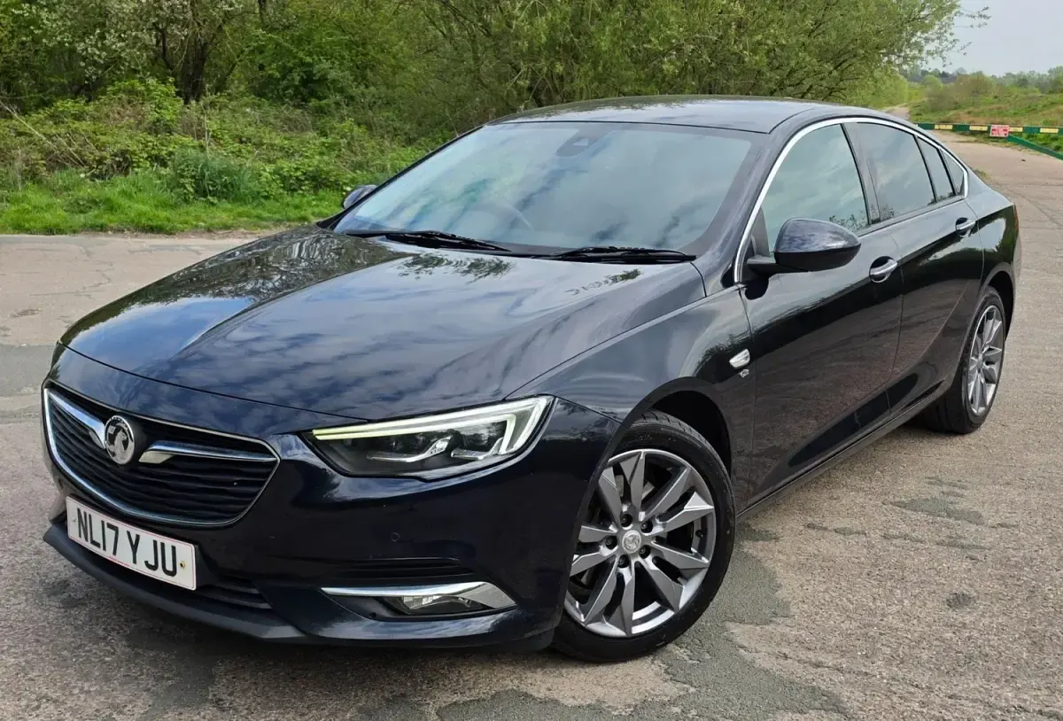 Second-hand Vauxhall Insignia Elite 2017 Albastru Hatchback