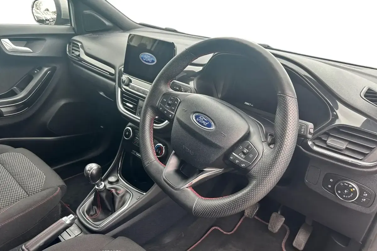 Używany Ford Puma ST-Line 125 KM (91 kW) 2023 Srebrny SUV