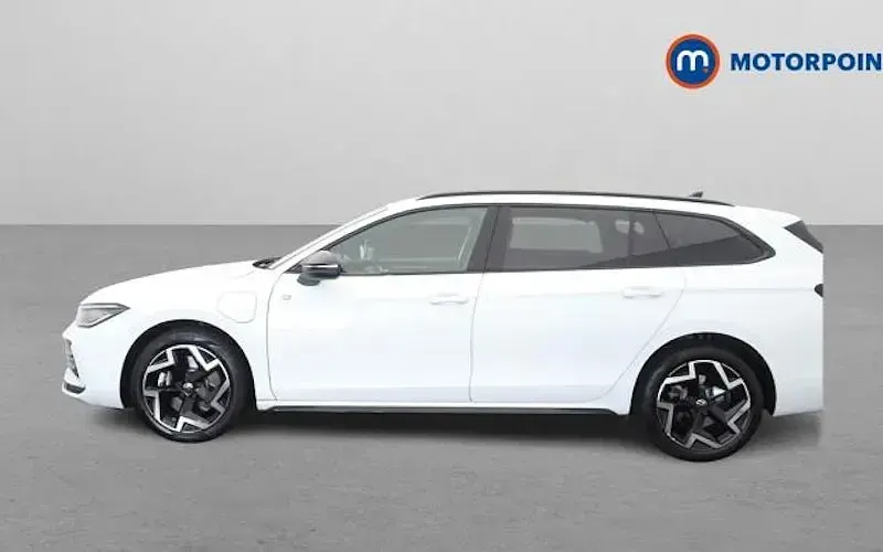 Used VW Passat R-line 204 HP (150 kW) 2025 White Estate
