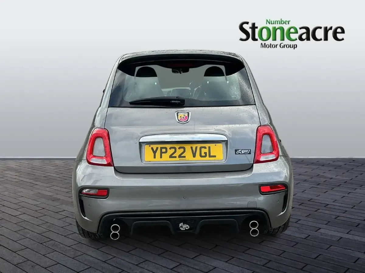 Usado Abarth 595 165 CV (121 kW) 2022 Gris Utilitario