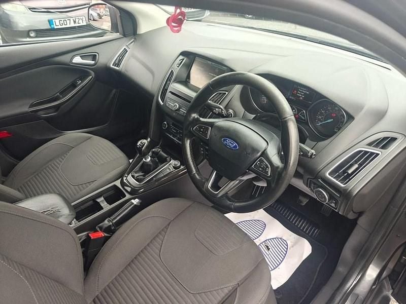 Used Ford Focus Titanium 125 HP (91 kW) 2015 Grey Hatchback