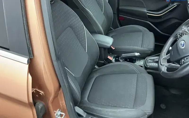 Used Ford Fiesta Titanium 101 HP (74 kW) 2018 Orange Hatchback