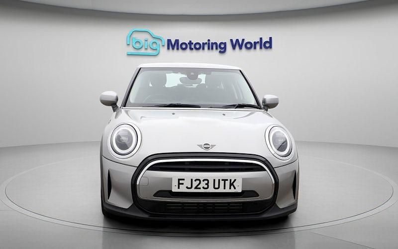 Begagnad Mini Cooper Classic 136 HK (100 kW) 2022 Silver Halvkombi