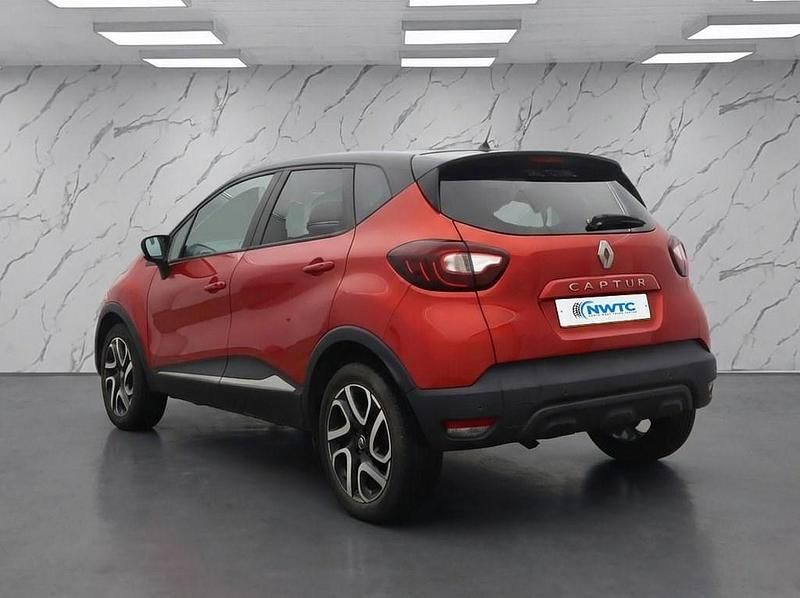 Used Renault Captur Iconic 90 HP (66 kW) 2019 Red/black SUV