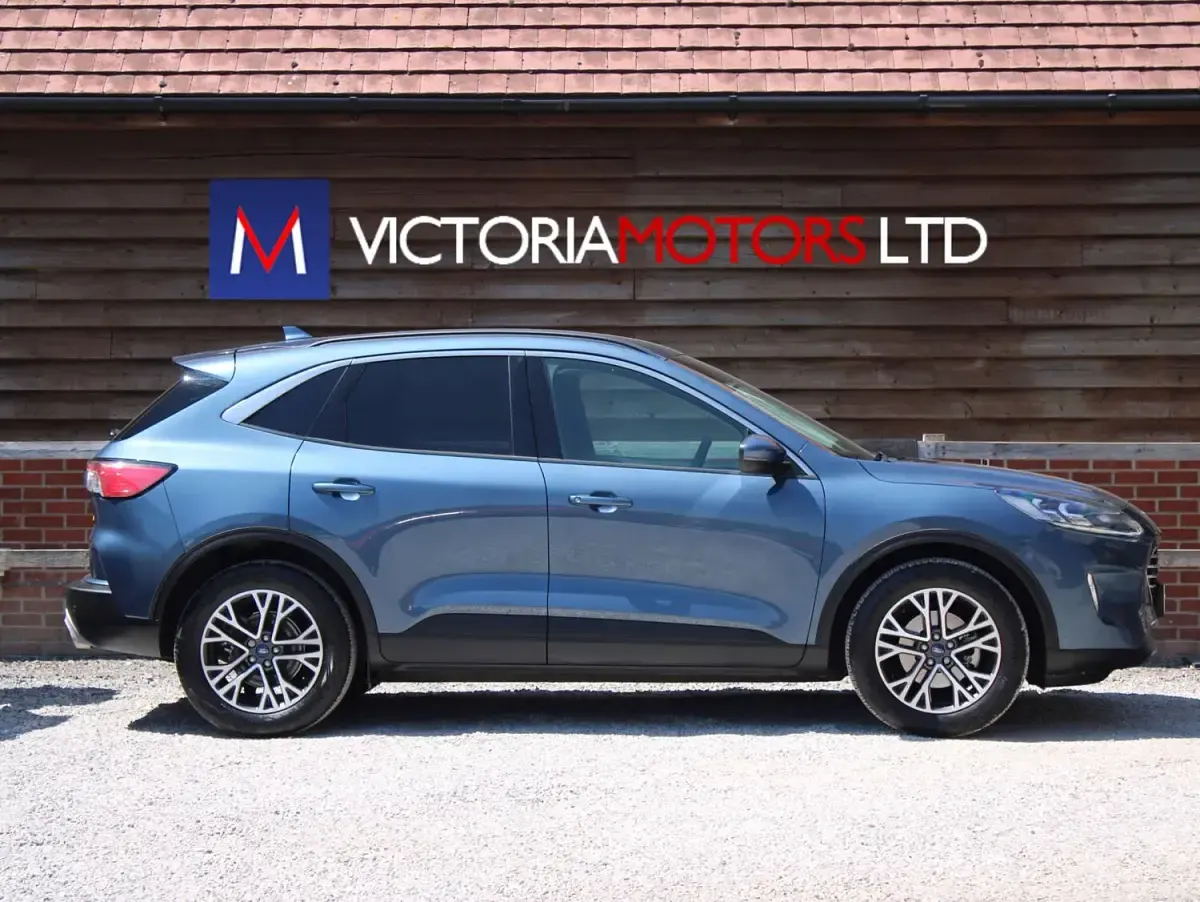 Used Ford Kuga Titanium 120 HP (88 kW) 2022 Blue SUV
