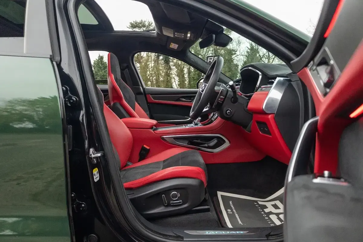 Used Jaguar F-Pace SVR 551 HP (405 kW) 2023 Black SUV