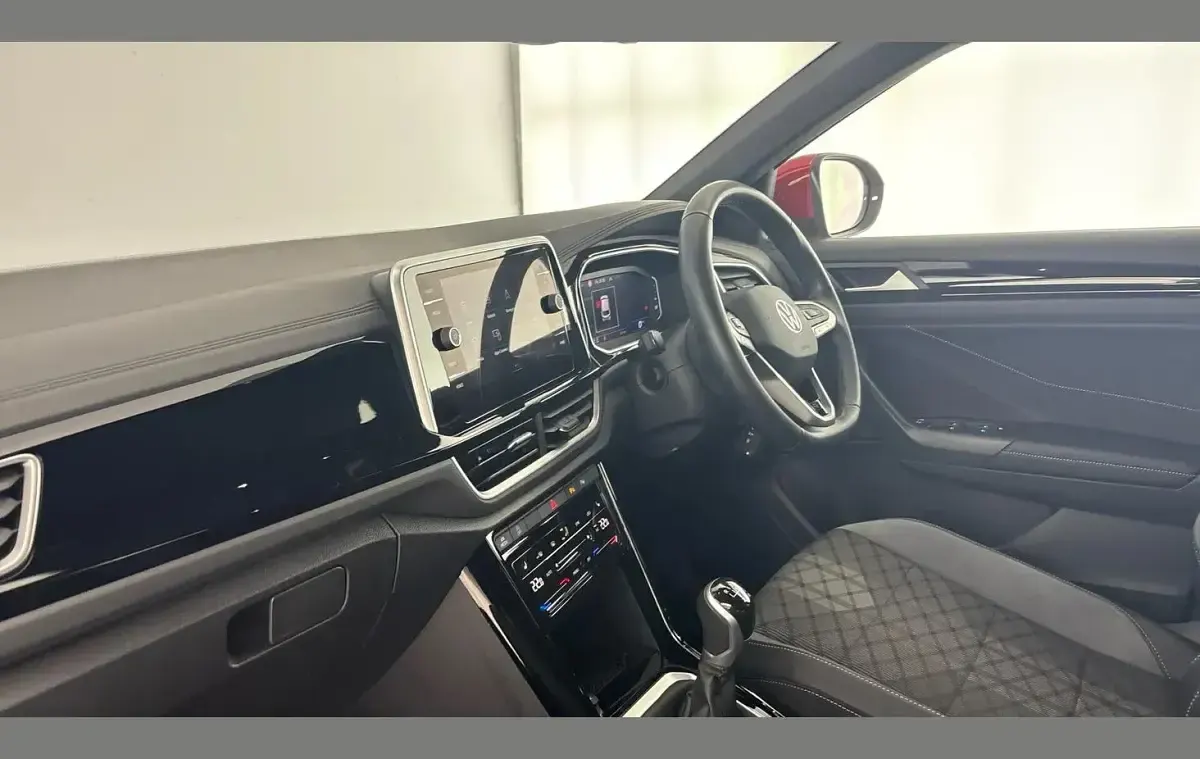 Used VW T-Roc R-line 150 HP (110 kW) 2024 Red SUV