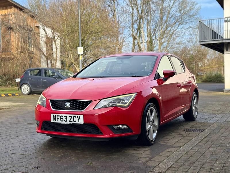 Used Seat Leon SE 105 HP (77 kW) 2013 Red Hatchback