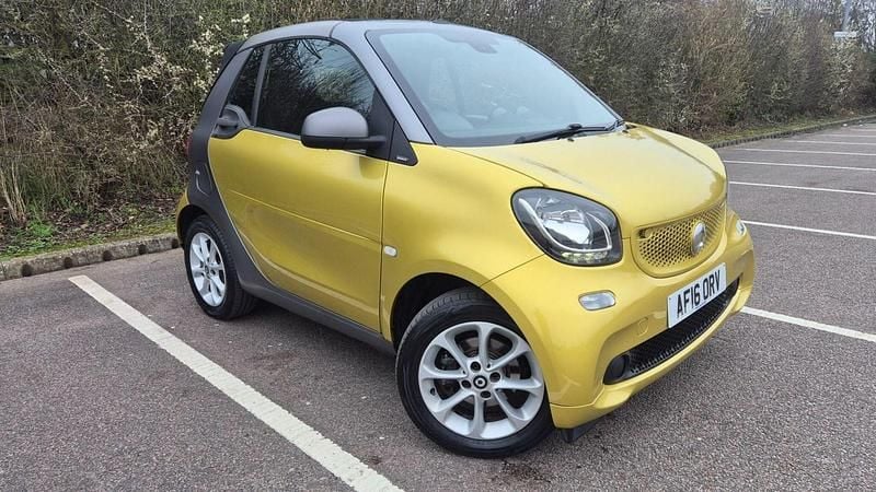 Used Smart ForTwo Cabrio Passion 71 HP (52 kW) 2016 Yellow Cabriolet
