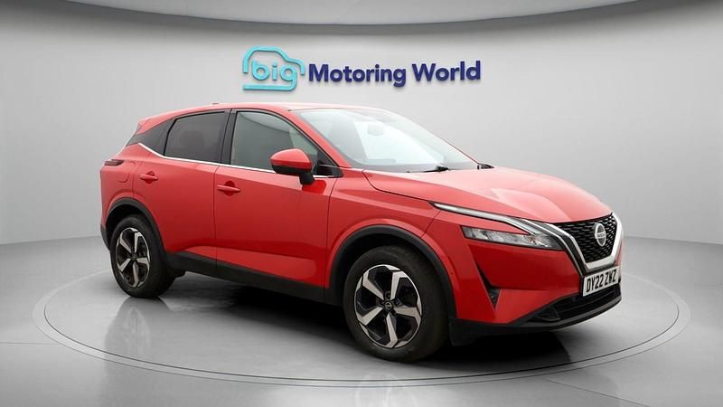 Used Nissan Qashqai N-Connecta 140 HP (102 kW) 2022 Red SUV