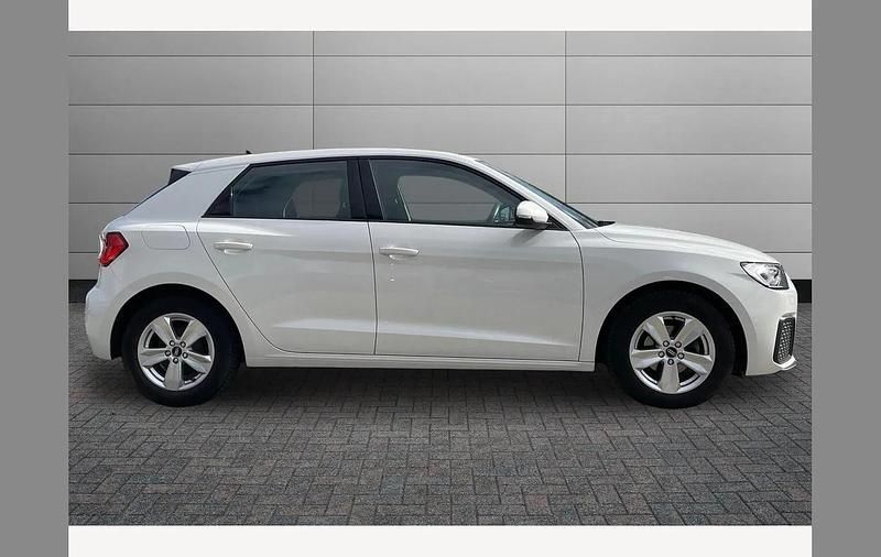 Used Audi A1 Design 95 HP (69 kW) 2022 White SUV