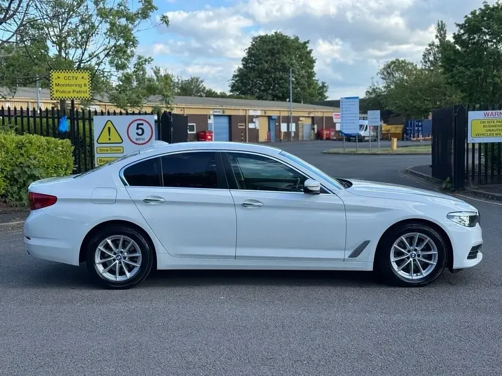 Gebraucht BMW 520 Comfort Edition 2017 Weiß Limousine
