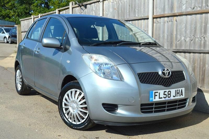 Silver Used 2008 Toyota Yaris T3 Hatchback | £2,949 (Fair price) - Image 1/4