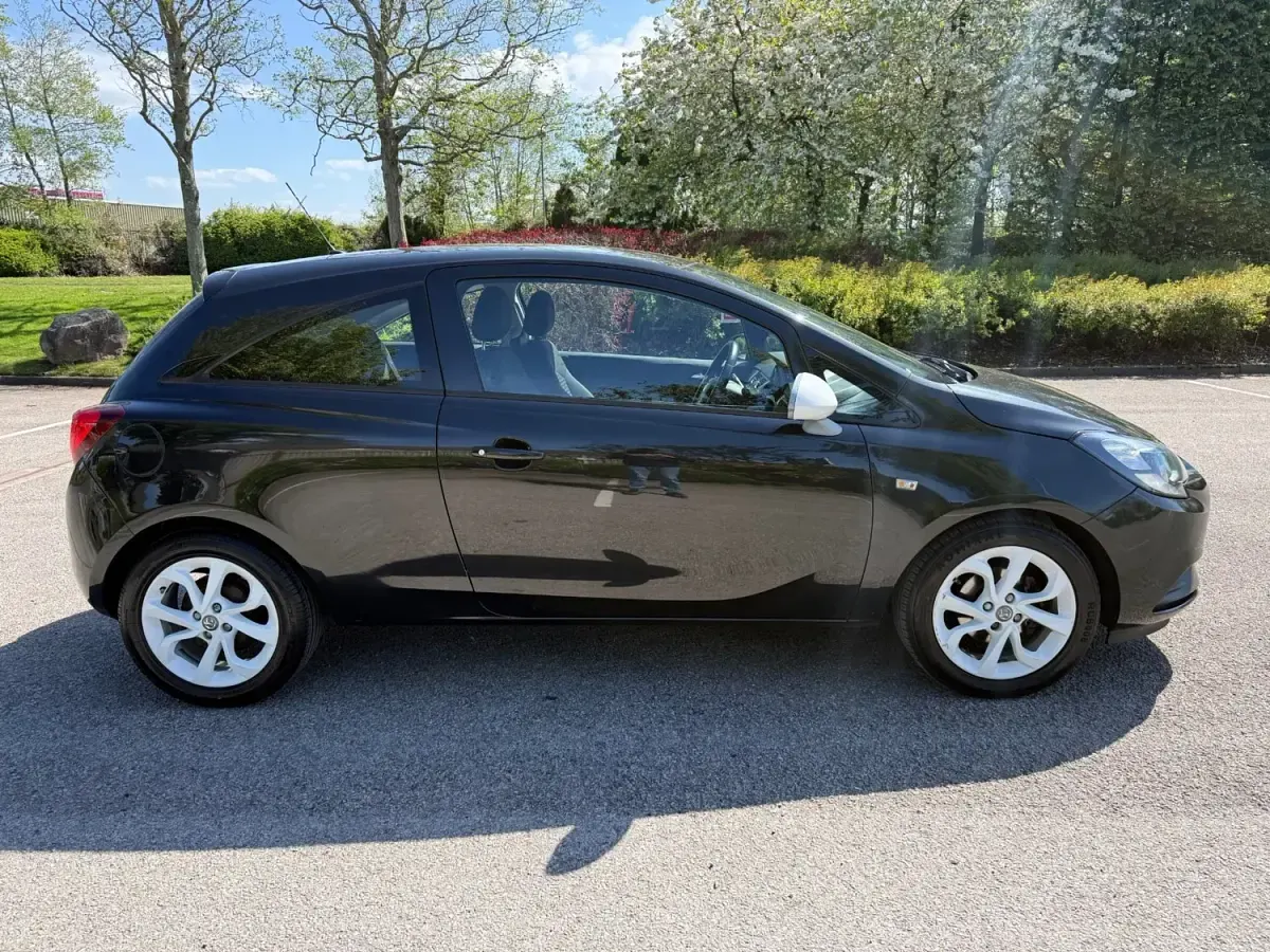 Second-hand Vauxhall Corsa 75 CP (55 kW) 2017 Negru Hatchback