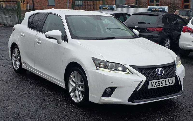 Used Lexus CT200h Luxury Line 2015 White Hatchback