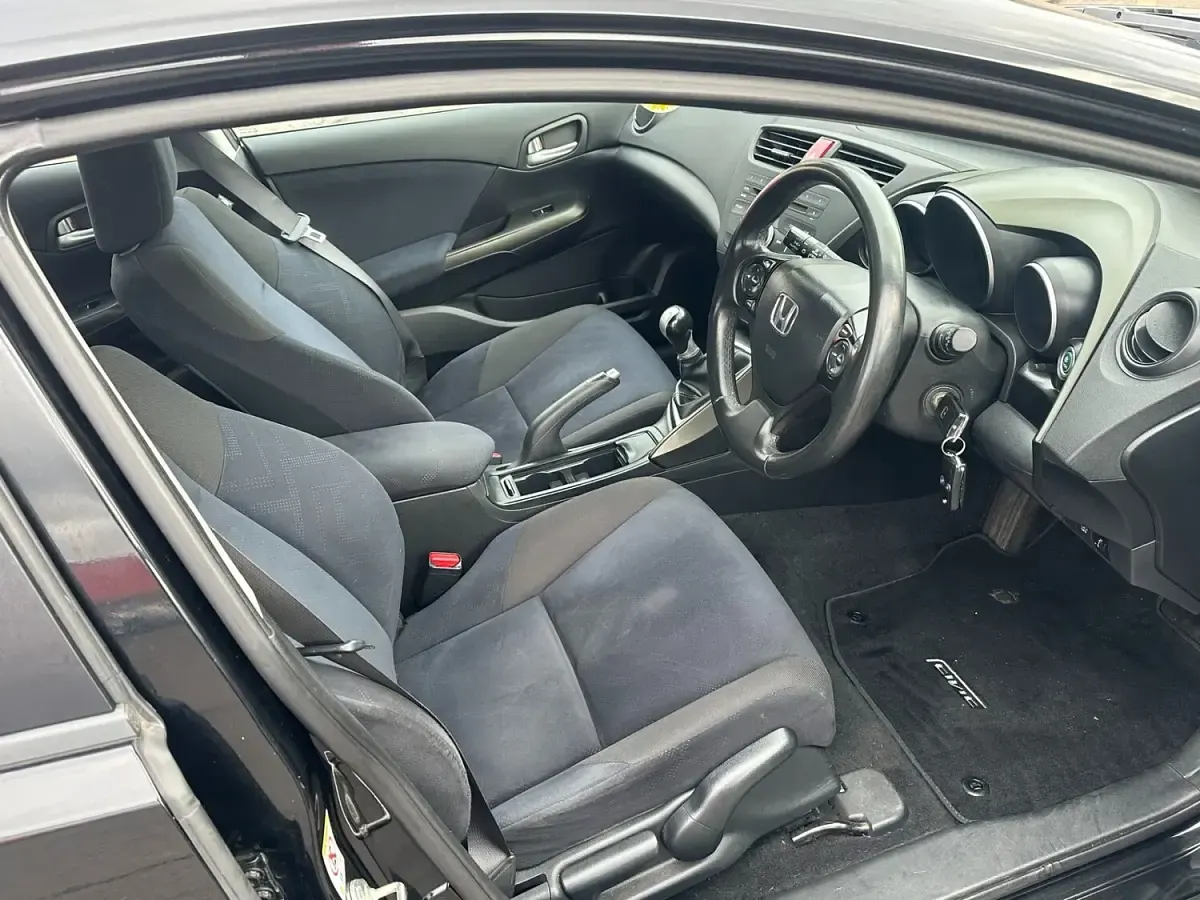 Used Honda Civic SE 100 HP (73 kW) 2013 Black Hatchback