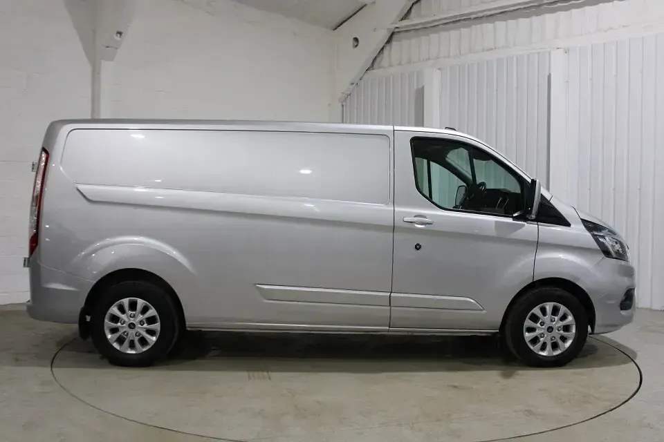 Used Ford Transit Custom Limited 130 HP (95 kW) 2021 Silver Van