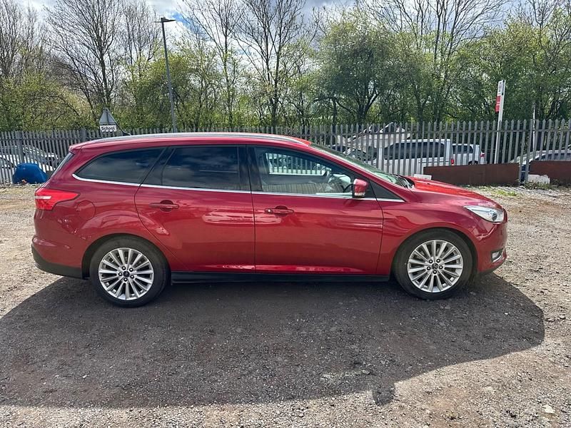 Used Ford Focus Titanium X 182 HP (133 kW) 2015 Red Estate