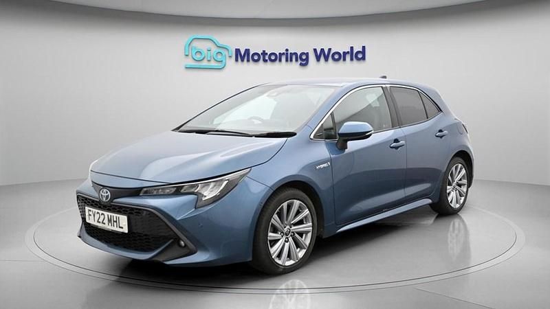 Usado Toyota Corolla Design 122 CV (89 kW) 2022 Azul Utilitario
