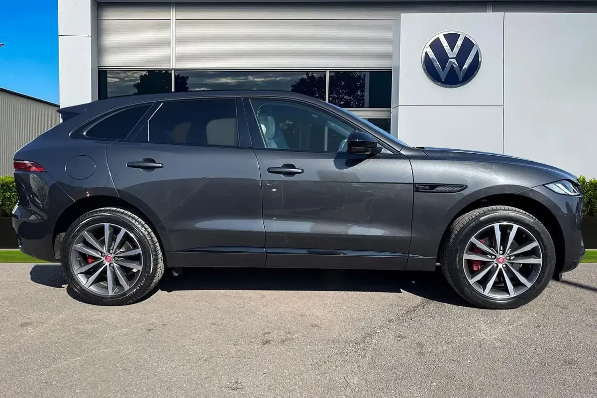 Usado Jaguar F-Pace R-Dynamic 250 HP (183 kW) 2022 Cinzento SUV