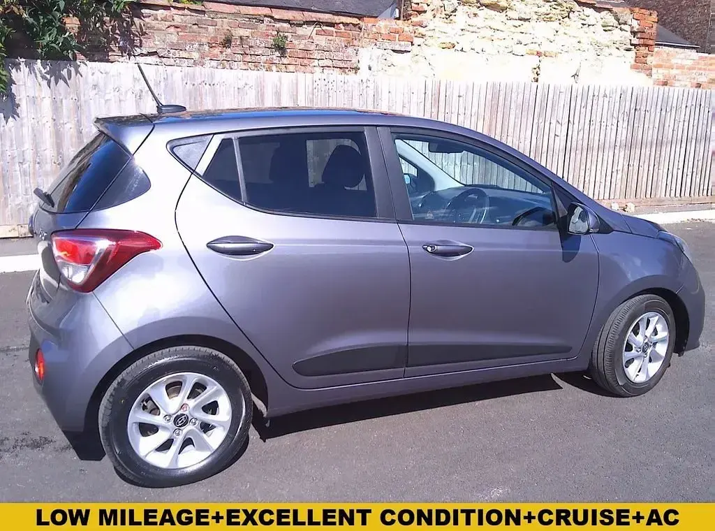 Usado Hyundai i10 Premium 87 HP (63 kW) 2017 Cinzento Citadino
