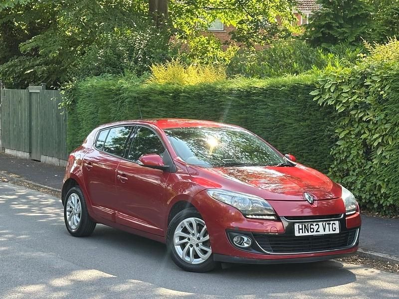 Red Used 2012 Renault Mégane III Dynamique Hatchback | £1,649 (Super price) - Image 1/4