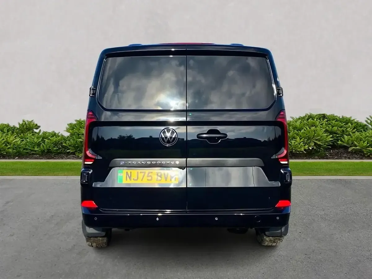 Nouă VW Transporter Pro 160 kW (218 CP) 2025 Negru Van