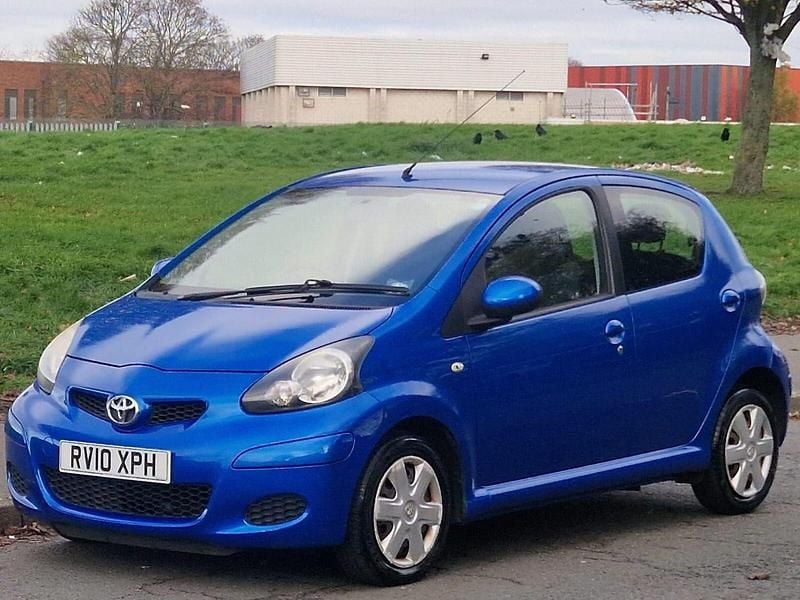Used Toyota Aygo 67 HP (49 kW) 2010 Blue Hatchback