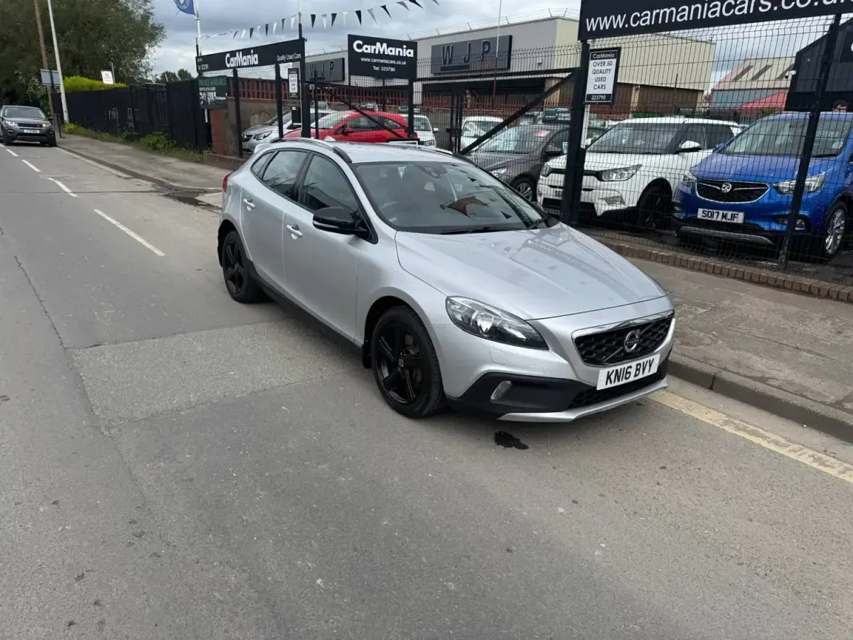 Käytetty Volvo V40 SE 2016 Hopea Viistoperä