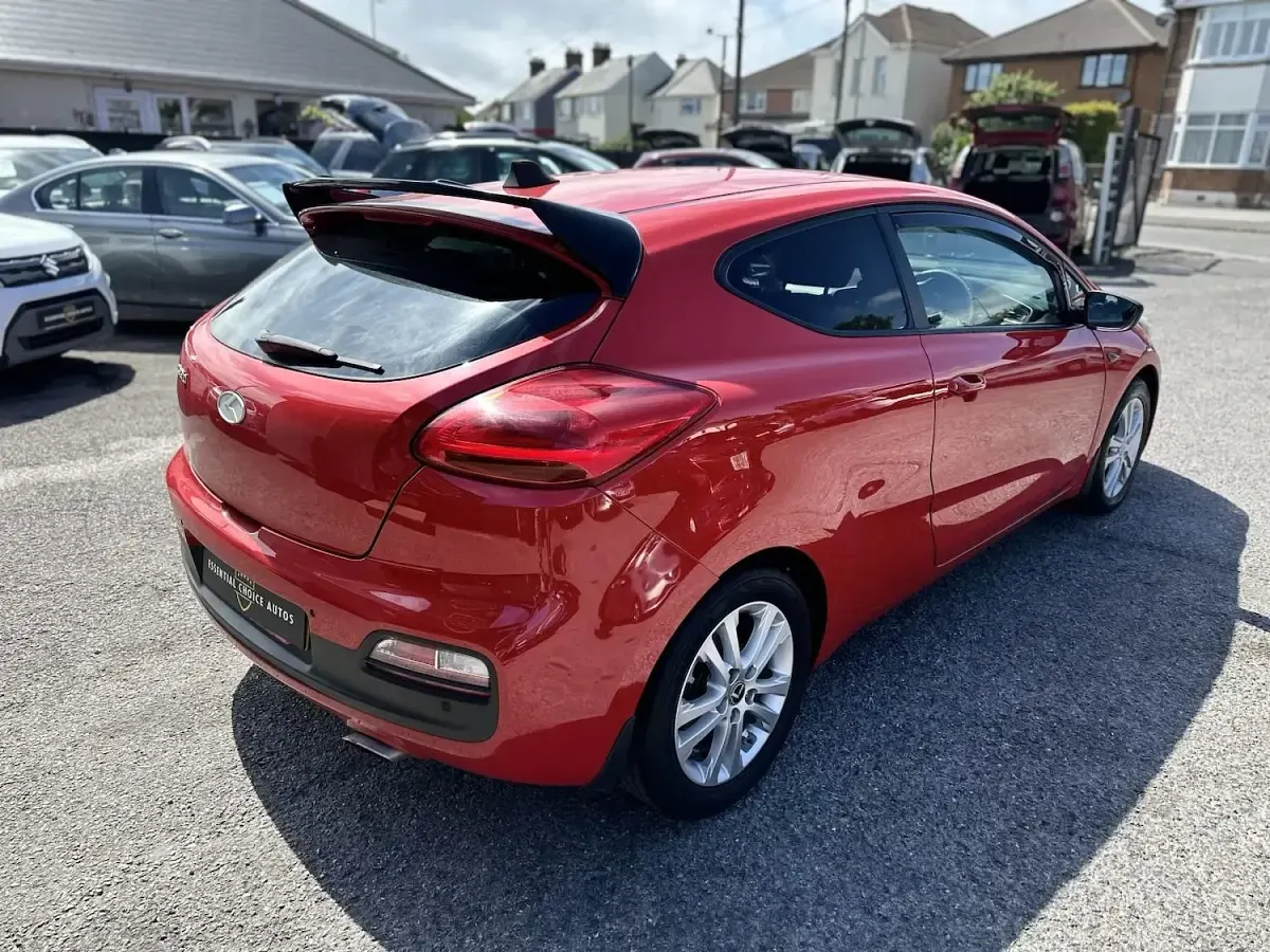 Used Kia ProCeed 100 HP (73 kW) 2015 Red Hatchback
