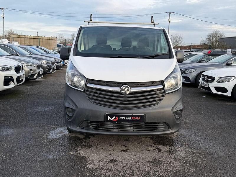 Used Vauxhall Vivaro 115 HP (84 kW) 2016 White MPV