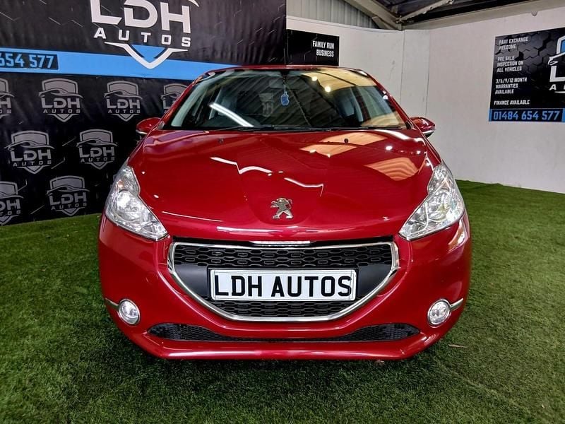 Used Peugeot 208 Active 82 HP (60 kW) 2014 Red Hatchback