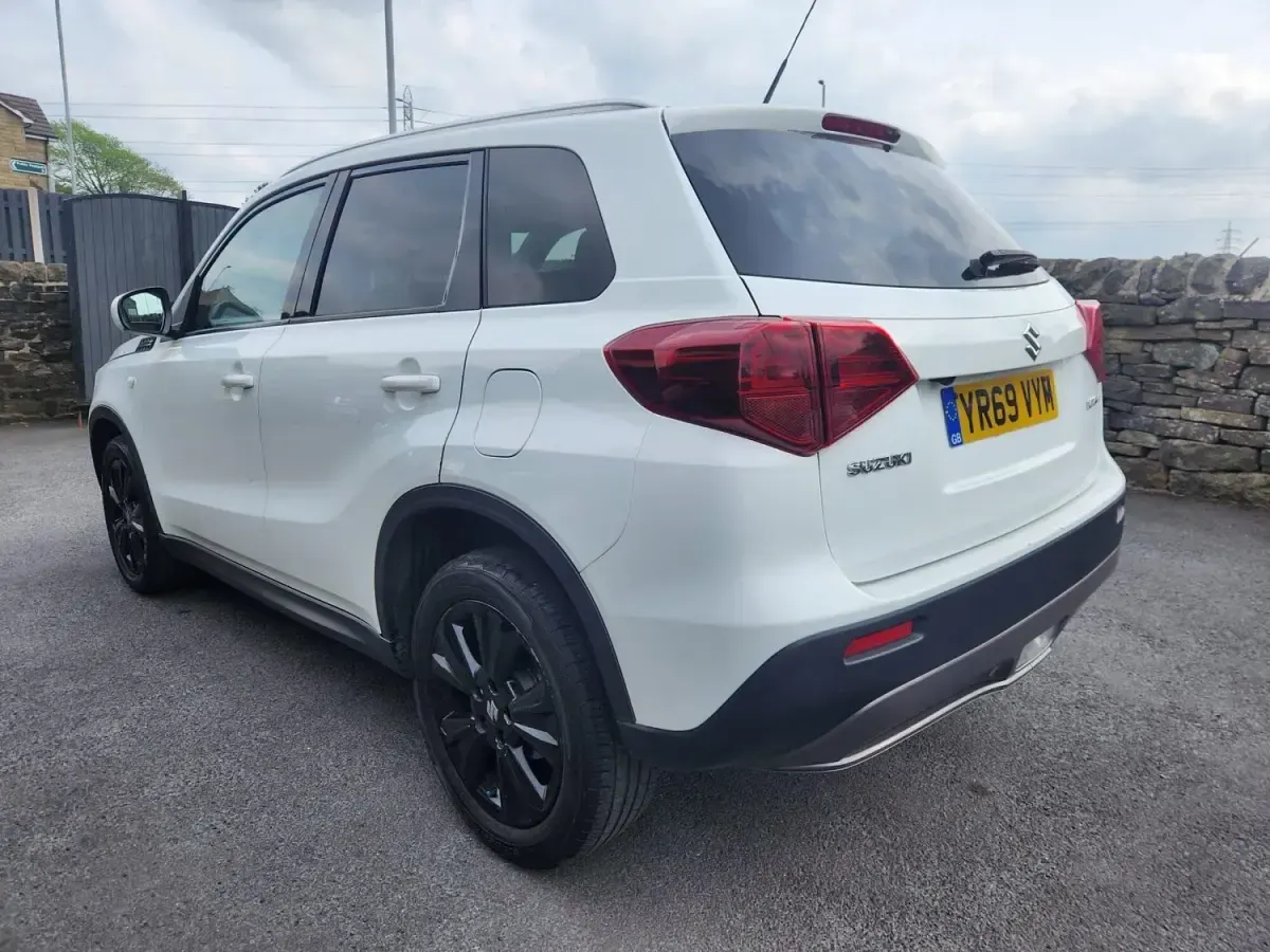 Gebraucht Suzuki Vitara SZ-T 140 PS (102 kW) 2019 Weiß SUV