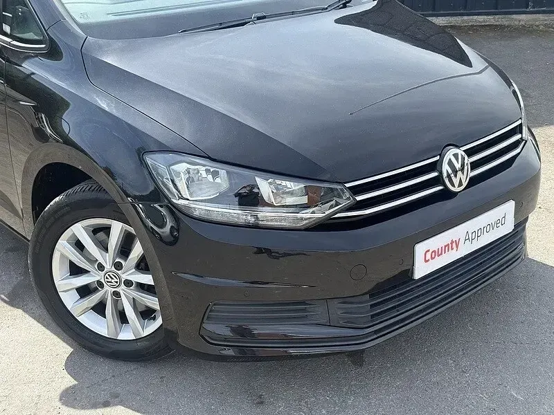 Used VW Touran SE 110 HP (80 kW) 2017 Black MPV