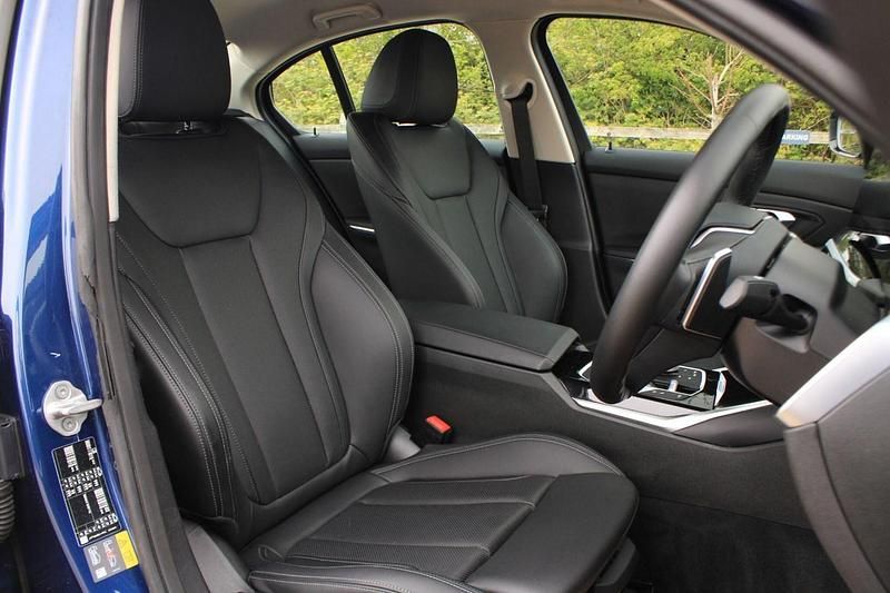 Usado BMW 330e Sport Line 288 HP (211 kW) 2023 Azul Sedan