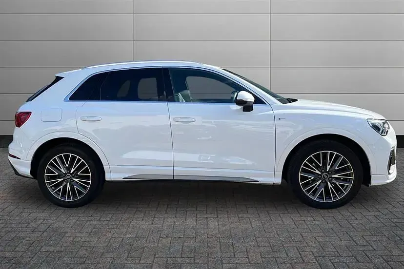 Used Audi Q3 S-Line 150 HP (110 kW) 2024 Arkona white SUV