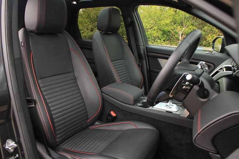 Second-hand Land Rover Discovery Sport SE Dynamic 204 CP (150 kW) 2022 Gri SUV