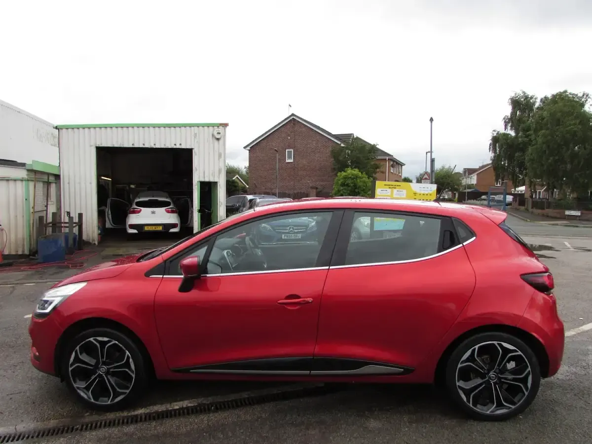 Used Renault Clio Dynamique 2017 Red Hatchback