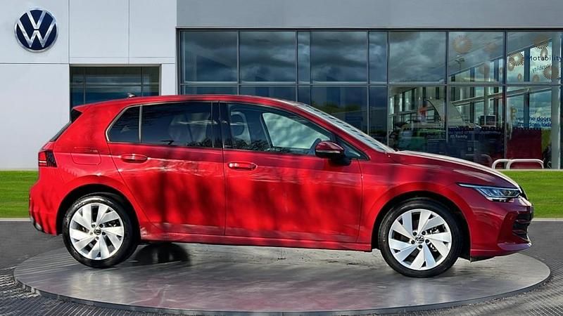 New VW Golf VIII Match 115 HP (84 kW) 2025 Kings red premium metallic