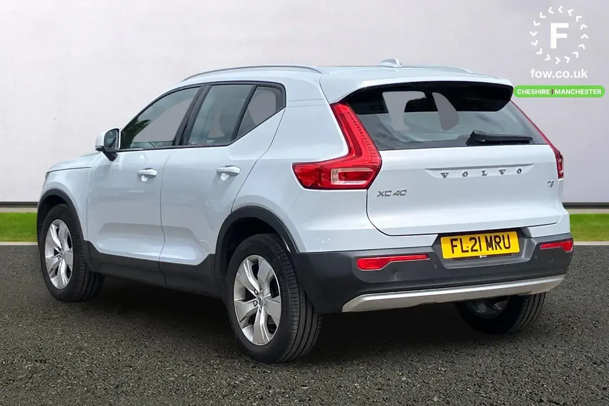 Used Volvo XC40 Momentum 163 HP (119 kW) 2021 Silver SUV