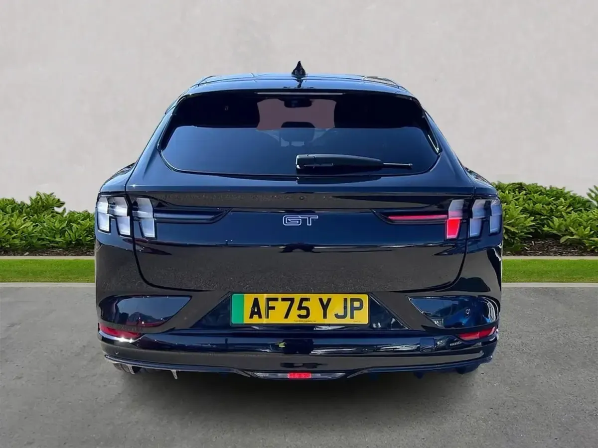 New Ford Mustang Extended Range 487 HP (358 kW) 2025 Black Hatchback