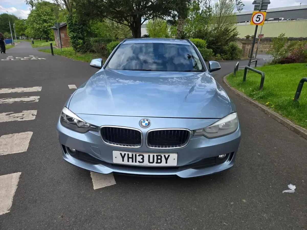 Usado BMW 320 2013 Azul Familiar